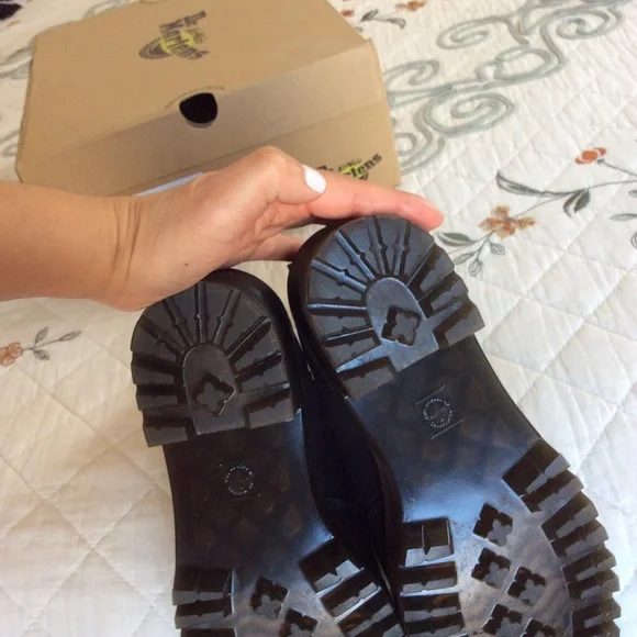 DR. Martens Rometty Chelsea boot - Picture 9 of 11